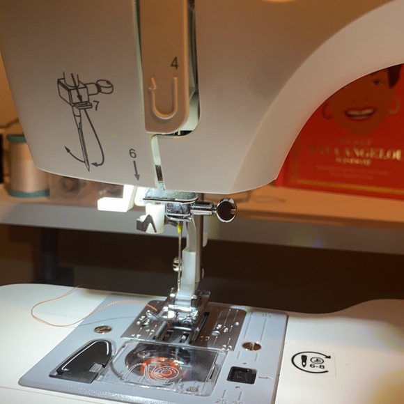 Singer sewing machine - Picture 11 of 13